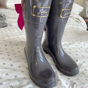 Brand new rain boots with cute pink bow